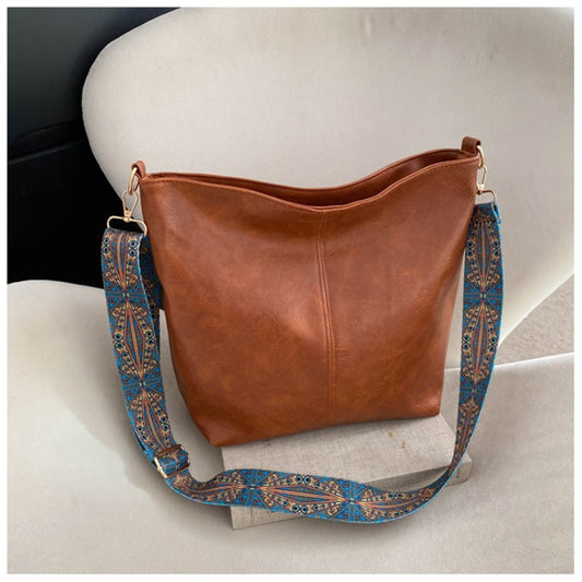 Bolso de hombro marrón de Ecopiel  Correa ajustable con estampado étnico